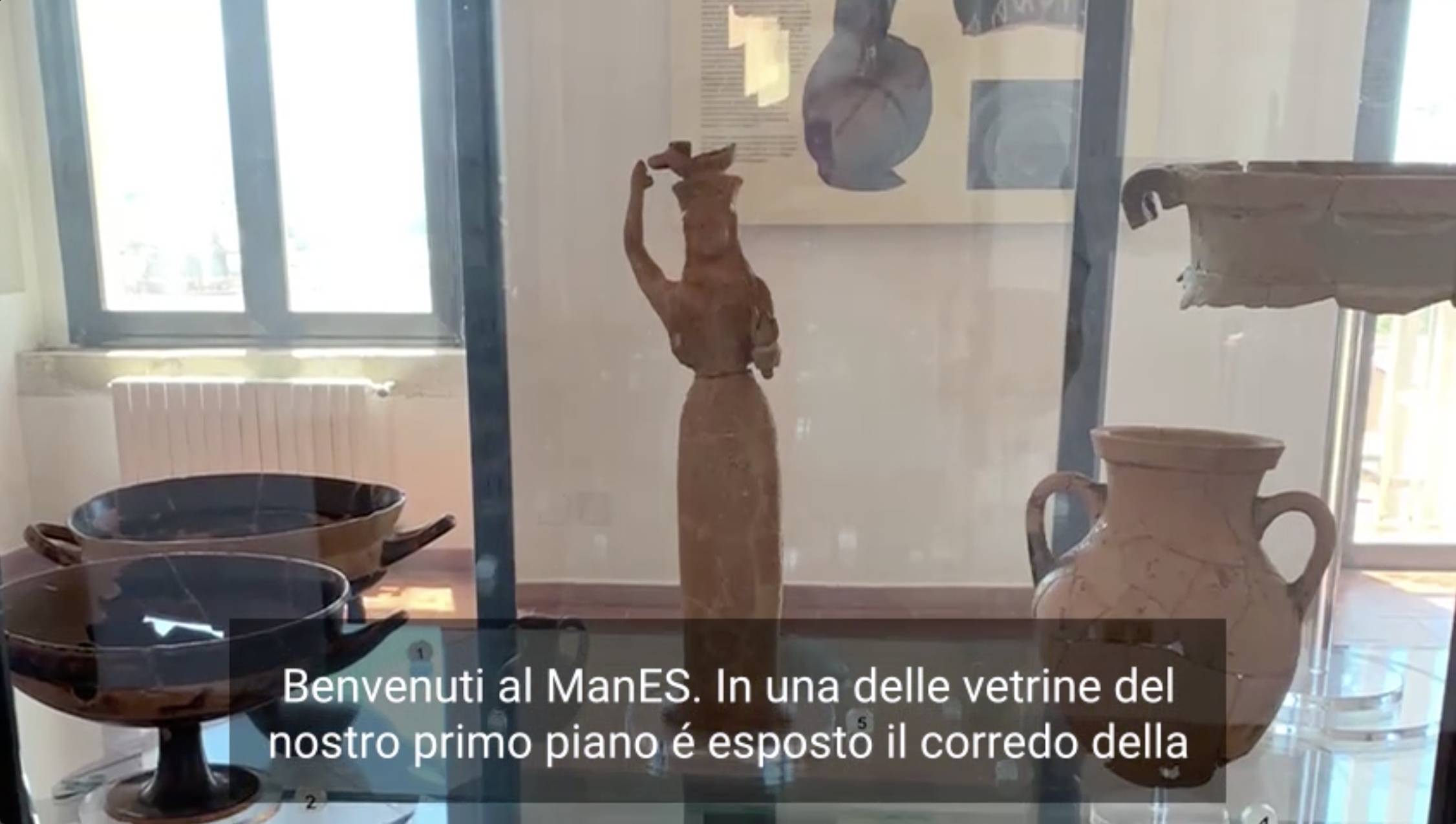 Risorse per l'accessibilità. Statuina di offerente in terracotta